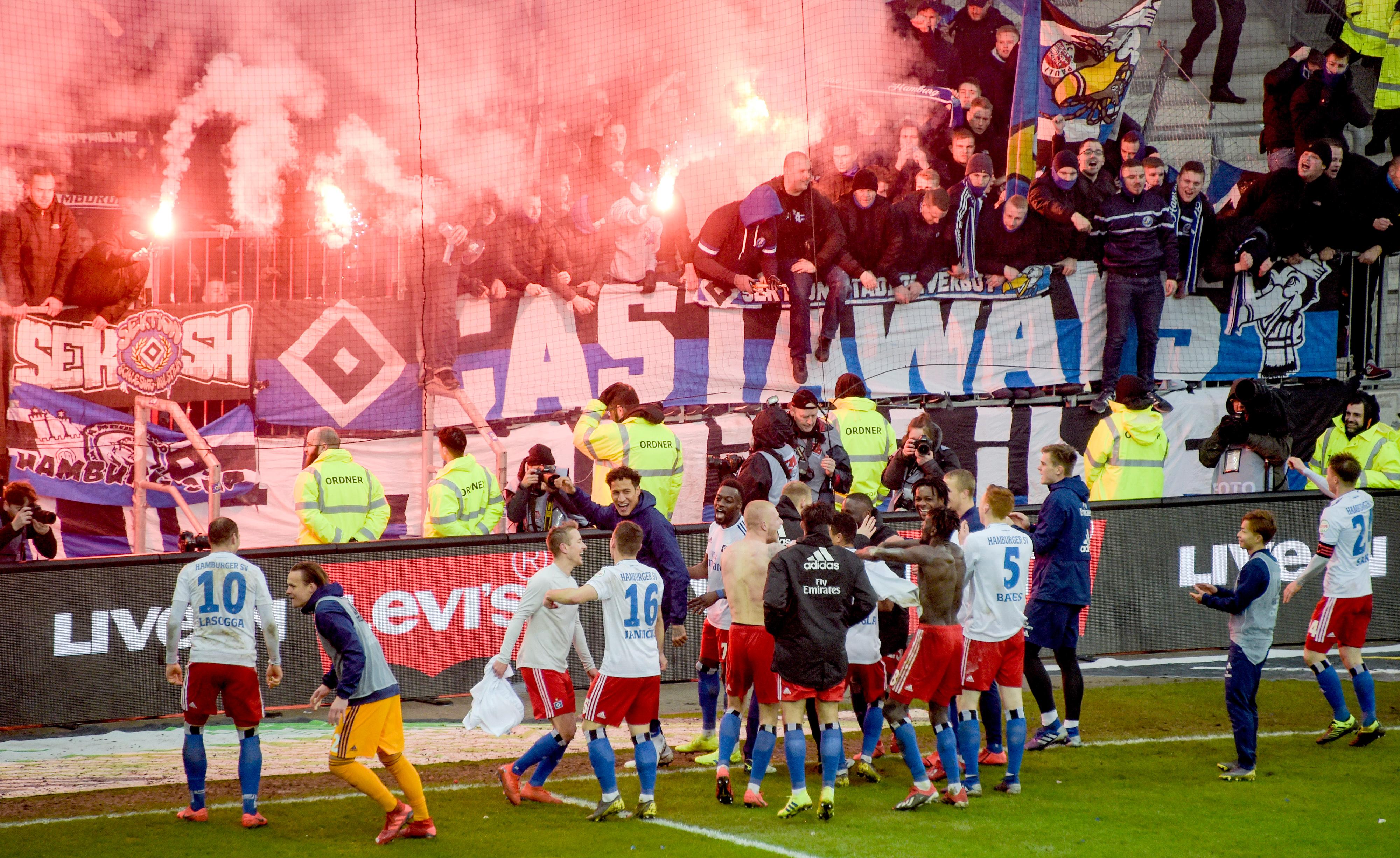 Pyro, Tore, Unterbrechung HSV gewinnt brisantes Derby Nordbayern