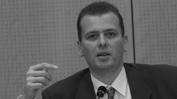 Das ist eine Weile her: der junge Stadtkämmerer Ulrich Maly bei einer Stadtratsitzung im Jahr 1999.