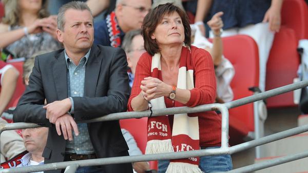 Maly liebt Nürnberg und wer seine Stadt liebt, liebt natürlich auch den Club. Der Oberbürgermeister geht regelmäßig mit Ehefrau Petra ins Stadion, um den 1. FCN anzufeuern. Seit Juli 2007 sitzt ...