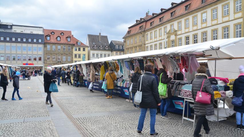 Bunter geht es kaum: Traditioneller Stoffmarkt in Bamberg
