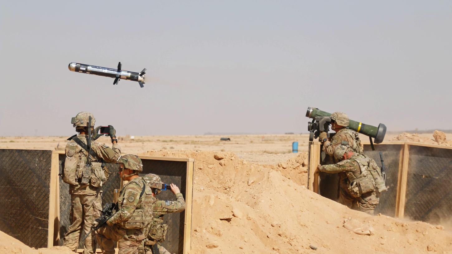 Ein US-Soldat feuert eine Panzerabwehrrakete bei einer Übung ab. Die USA liefern an etliche Länder im Nahen und mittleren Osten Waffen, Munition und andere Rüstungsgüter.