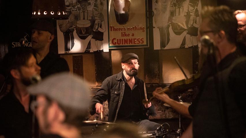 Bei einem Pub-Konzert in Nürnberg haben die Erlanger Folk-Rocker „Fiddler’s Green“ ihr neues Album „Heyday“ vorgestellt.