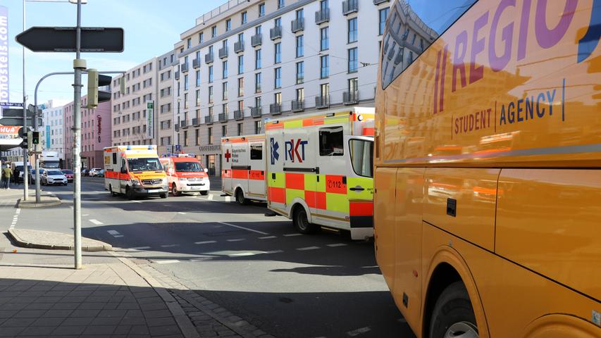 Busse kollidieren am ZOB in Nürnberg: Zwei Verletzte 