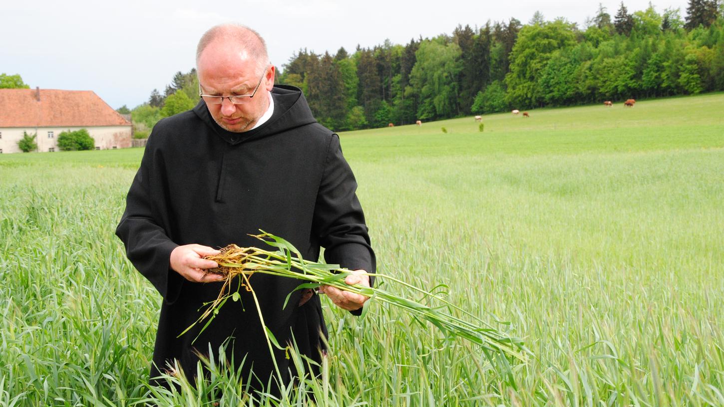 Die Benediktinerabtei Plankstetten (im Bild Frater Richard Schmidt) im Landkreis Neumarkt ist Vorreiter bei der kirchlichen Bio-Landwirtschaft. Seit 1994 wird hier ökologisch gewirtschaftet.