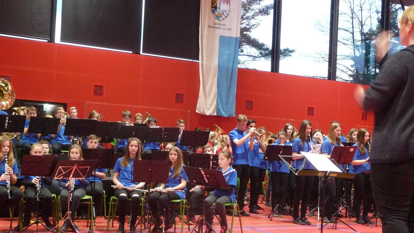 Nachwuchsmusiker des NBMB entern Europahalle in Berching