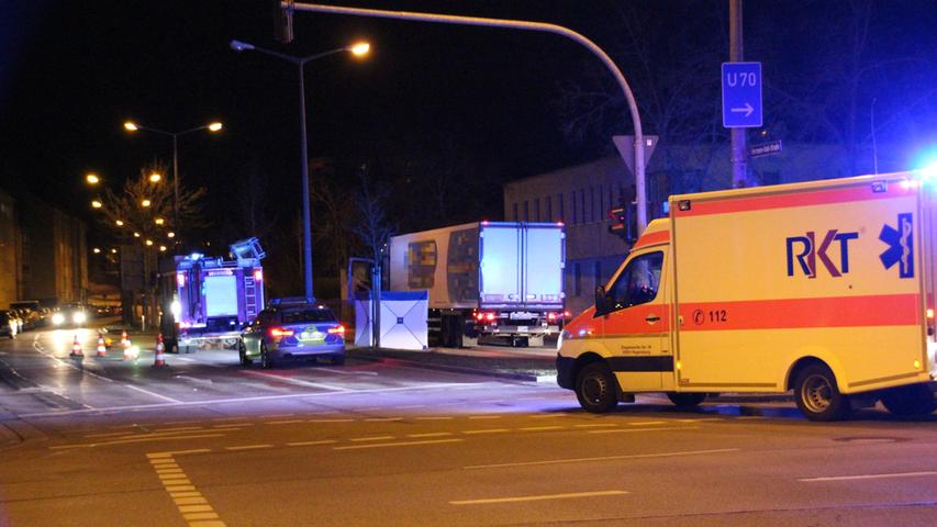 Regensburg: Radfahrerin wird von Lkw mitgeschleift und stirbt