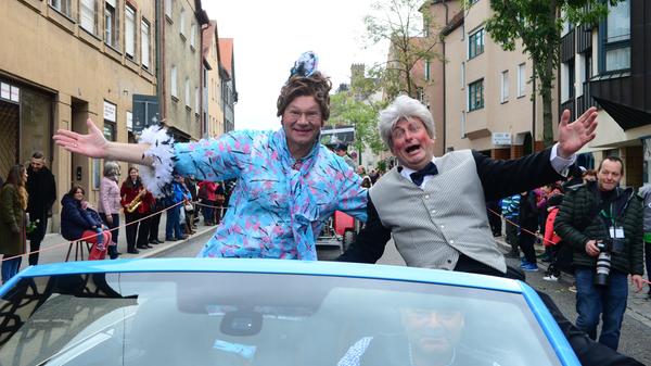 Beim jährlichen Erntedankfestzug in Fürth dürfen sie natürlich nicht fehlen: Volker Heißmann und Martin Rassau haben sich 2017 einmal mehr in Schale geworfen.