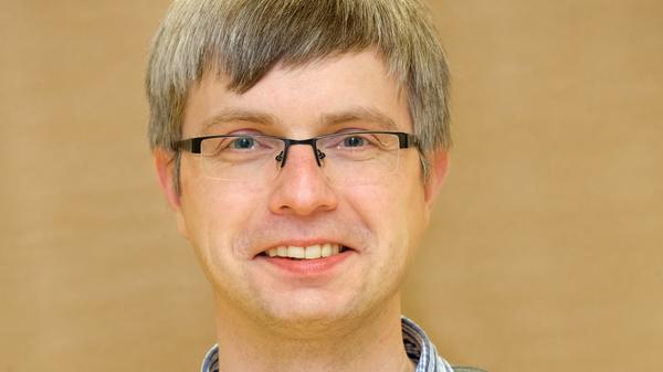 Wir haben großen Respekt vor der souveränen Entscheidung Ulrich Malys nicht mehr als Oberbürgermeister anzutreten. Ulrich Maly erfreut sich bei der Stadtgesellschaft großer Beliebtheit - auch viele Grünen Wähler haben ihn als Oberbürgermeister gewählt. Durch seinen Verzicht sehen wir nun durchaus gute Chancen für unsere eigenen Kandidaten in die Stichwahl zu kommen. Ulrich Malys Entscheidung bringt zusätzliche Spannung in den Kommunalwahlkampf! Wir freuen uns drauf!