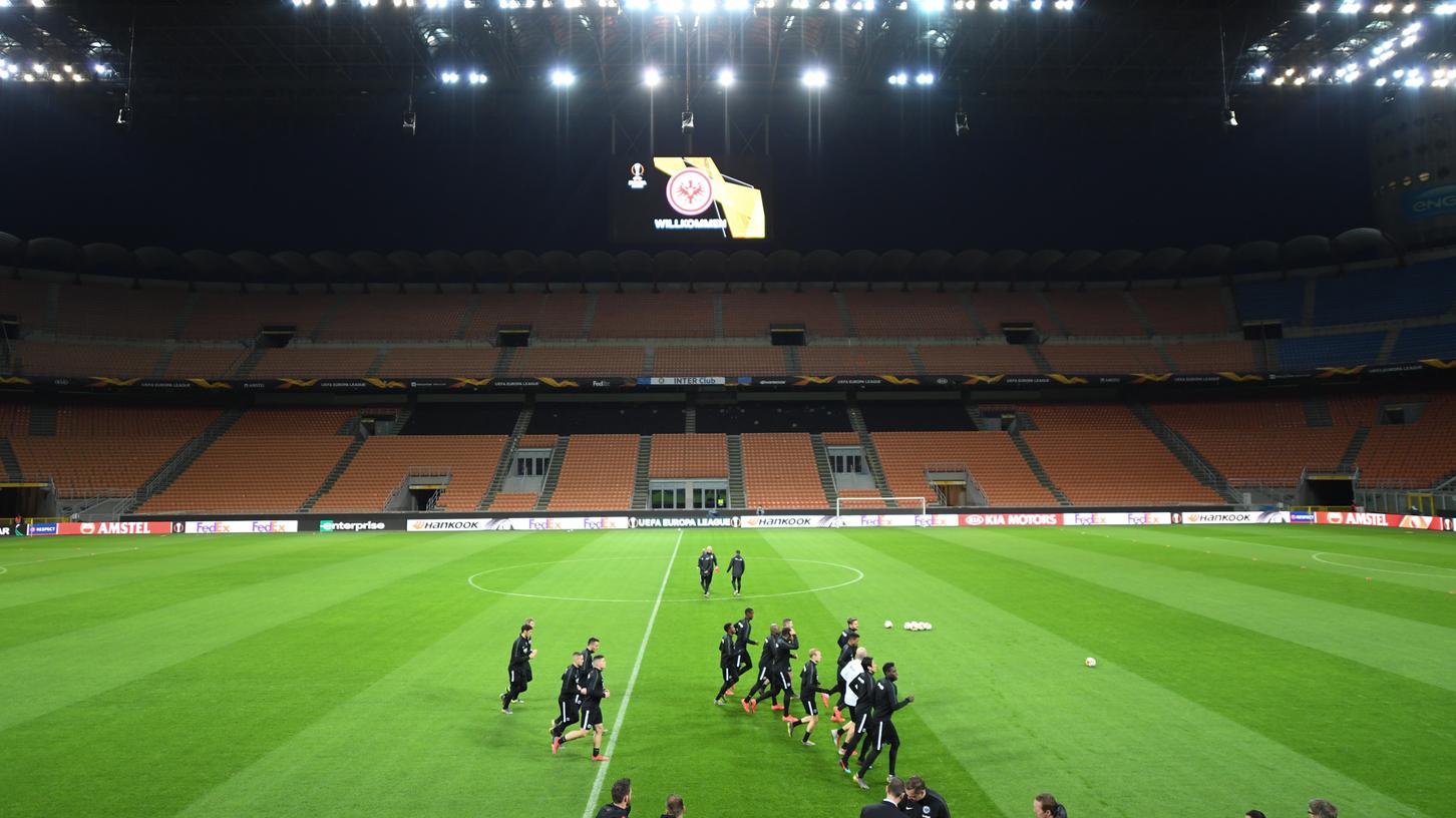 "Wir sollten auf Sieg spielen. Das ist es, was wir können": Die Eintracht bereitet sich im Mailänder Stadion auf das anstehende Spiel gegen Inter vor.