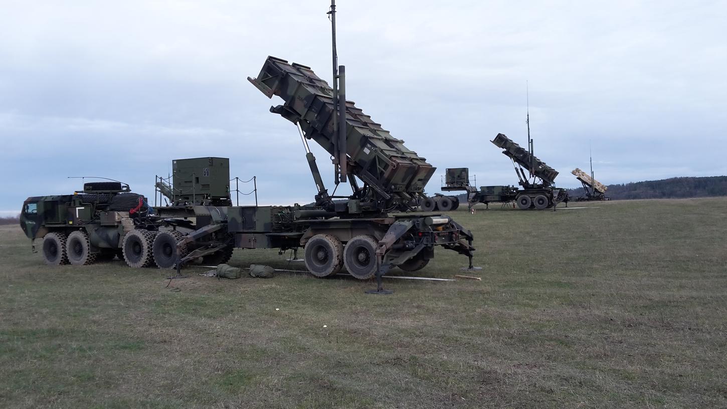 Schwere Geschütze auf der Frankenhöhe: Boden-Luft-Raketen des US-Militärs sorgen bei den Bürgern im Landkreis Neustadt/Aisch-Bad Windsheim derzeit für Ärger. Schwere Geschütze auf der Frankenhöhe: Boden-Luft-Raketen des US-Militärs sorgen bei den Bürgern im Landkreis Neustadt/Aisch-Bad Windsheim derzeit für Ärger.