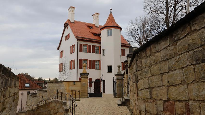 Das restaurierte Weiße Schloss ist selbst ein Schmuckstück, birgt aber auch viele Kleinodien.