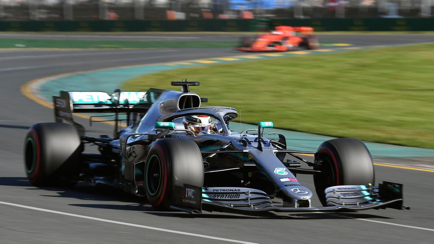 Favorit bei Mercedes? Lewis Hamilton distanzierte Sebastian Vettel beim ersten Formel-1-Trainingswettbewerb deutlich.