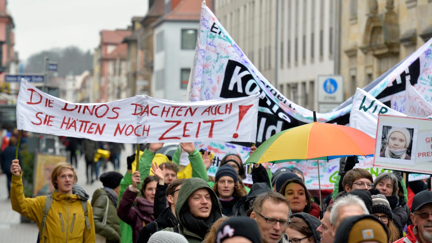 800 Teilnehmer haben am Freitag in Erlangen demonstriert.