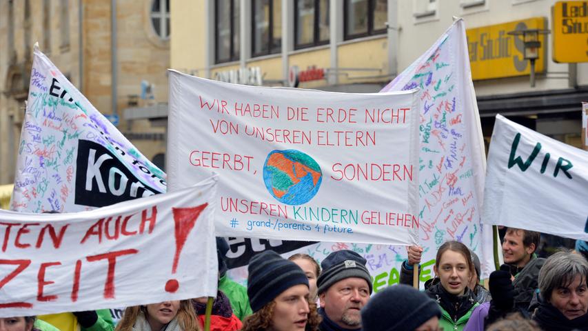 Fridays For Future in Erlangen: Plakate und Statements für mehr Klimaschutz