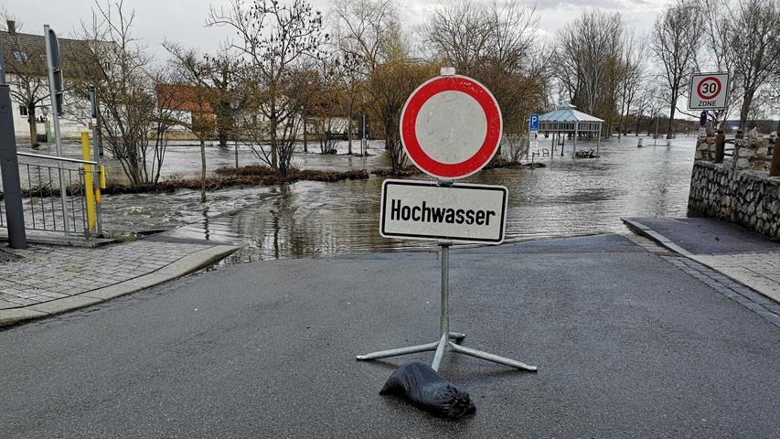 Ganze Straßenzüge überschwemmt: Oberpfalz kämpft gegen das Hochwasser