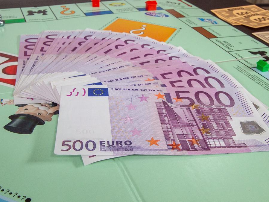Monopoly Bringt 40 Boxen Mit Echtem Geld Auf Den Markt Panorama Nordbayern De
