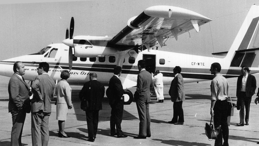 Das ist die „Twin-Otter“, die im Zubringerdienst eingesetzt werden soll. Die Maschine, die mit kleinen Startbahnen auskommt, bietet 20 Passagieren Platz und kostet zwei Millionen Mark. Hier geht es zum Artikel vom 20. März 1969: Doch Flüge nach München?