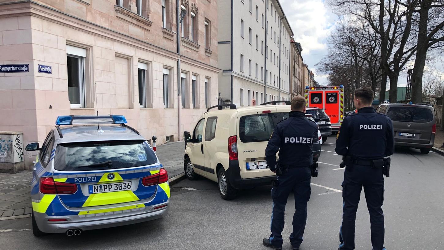 Aufruhr in Gostenhof: Am Dienstagvormittag waren Spezialkräfte der Polizei in der Austraße im Einsatz.