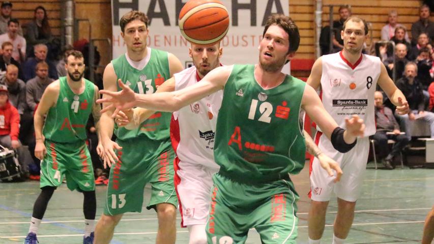 88:86-Derbysieg der VfL-Baskets gegen Ansbach
