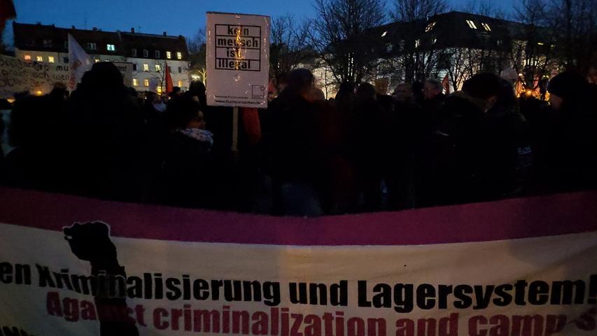 Großaufgebot der Polizei: Demo nach Abschiebeversuch in Nürnberg