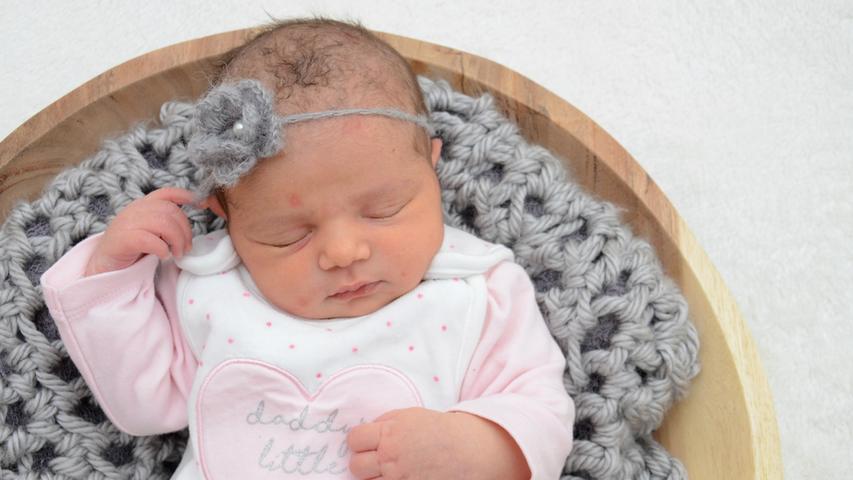 Am 15. März erblickt Luna Alison in der Klinik Hallerwiese das Licht der Welt. Das Baby ist dabei 3290 Gramm schwer und 53 Zentimeter groß.