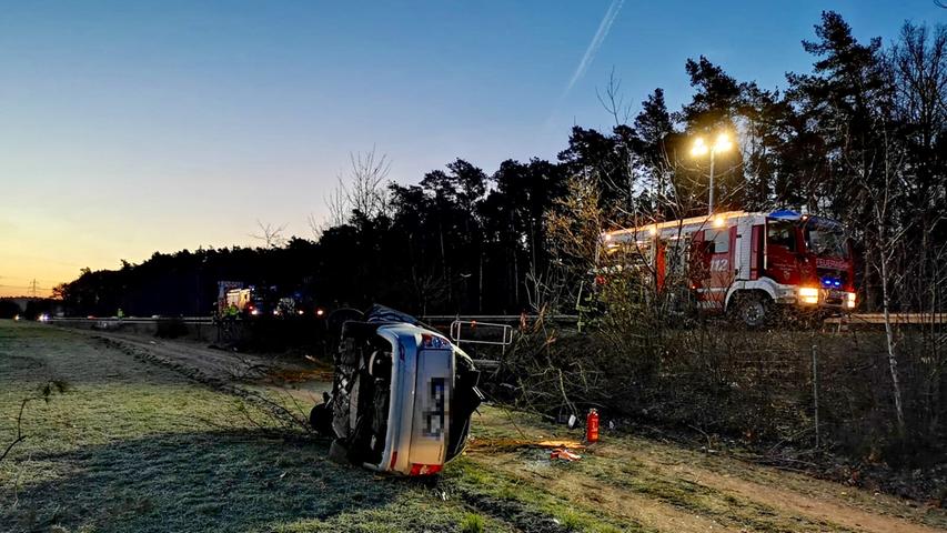Schwerer Unfall auf Südwesttangente: Auto prallt gegen Baum