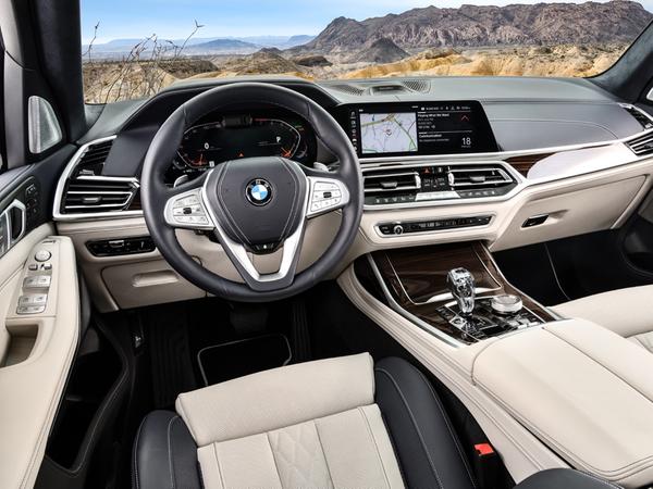 BMW X7: Big Brother
