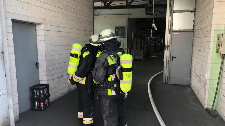 Löschzug rückt mit Säge an: Feuer in Ernst-Sachs-Straße