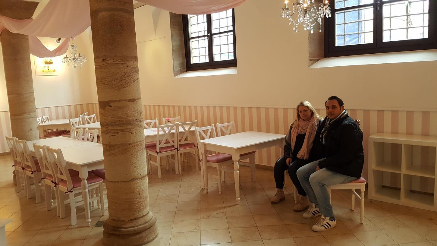 Gaetano Federico und Anabel Kuntz haben die Augustinerhofkapelle mit viel Liebe hergerichtet – jetzt bangen sie um ihr Café.