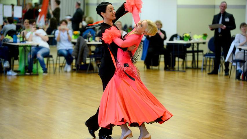 Zum vierten Mal richtete die Fürther Tanzsportgemeinschaft das Kleeblatt-Turnier in den Standard- und Lateintänzen der Frauen- und Männerpaare aus. Caroline Privou und Petra Zimmermann.