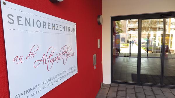 Der Eingangsbereich des neuen, vom Rotkreuz-Kreisverband Südfranken betriebenen "Seniorenzentrums an der Altmühltherme" am östlichen Stadtrand von Treuchtlingen.