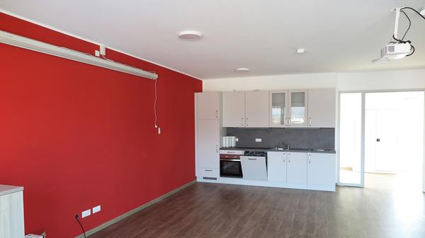 Ein großer Mehrzweckraum im Penthouse-Geschoss des neuen Treuchtlinger BRK-Seniorenzentrums dient künftig Eigentümerversammlungen und (Kultur-)Veranstaltungen.