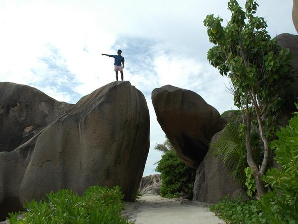 Wie von einem Riesen hingeworfen wirken die Granitfelsen. Wie von einem Riesen hingeworfen wirken die Granitfelsen.