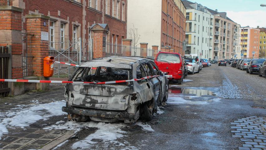 Auto brennt aus: Neunjähriger Nürnberger rettet kleine Schwester