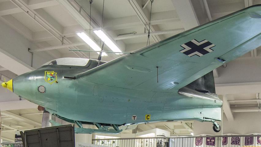 Der komplette Flieger aus dem Zweiten Weltkrieg im Deutschen Museum in München.