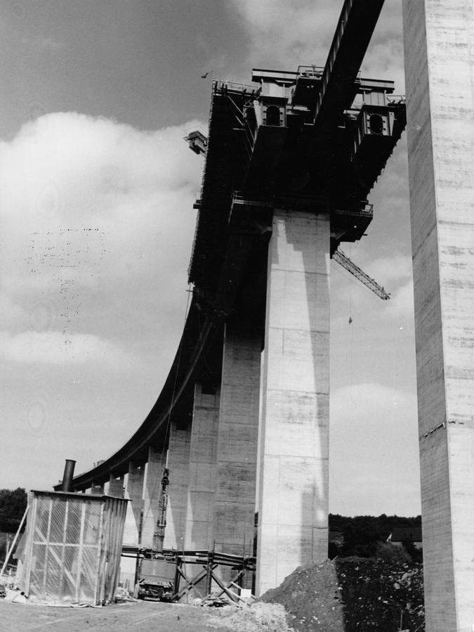 Als die Brücke im Jahr 1967 entstand, konnte man noch nicht ahnen, welche Verkehrsströme sich eines Tages zwischen Tschechien und der Metropolregion bewegen würden.