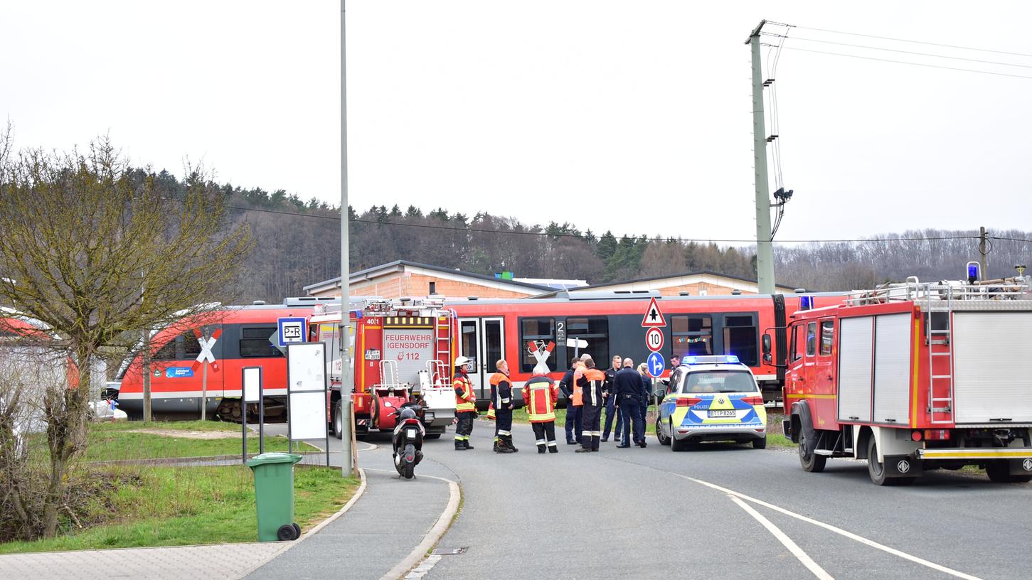 Gräfenbergbahn: Pkw prallt gegen Zug in Weißenohe