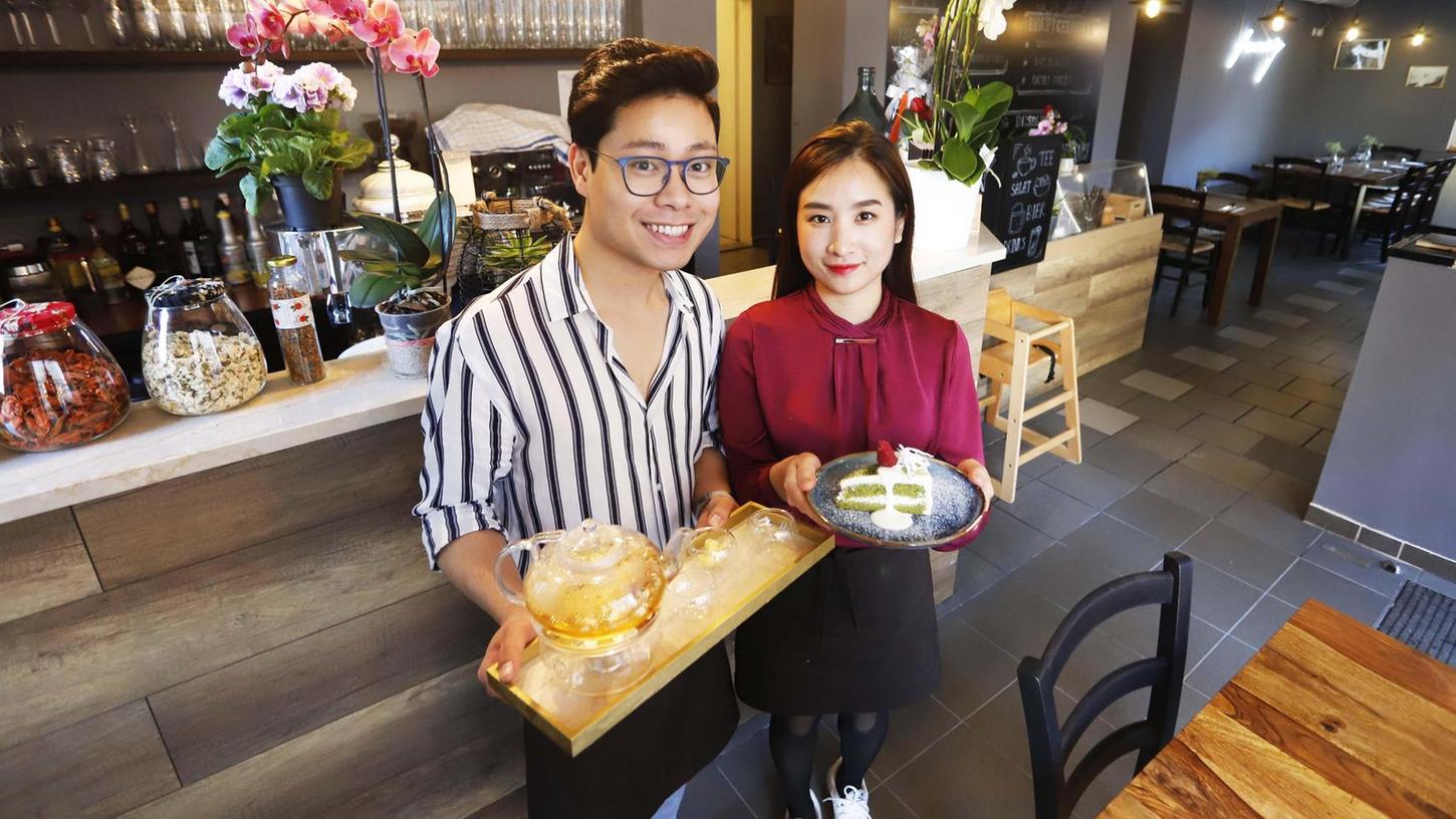 Duc Duy Hoang (links) und Bich Ngoc Tran wollen die Nürnberger mit vietnamesischen Köstlichkeiten vom Curry bis zum Kuchen in ihrem Restaurants "Fin" in der Nordstadt verwöhnen.