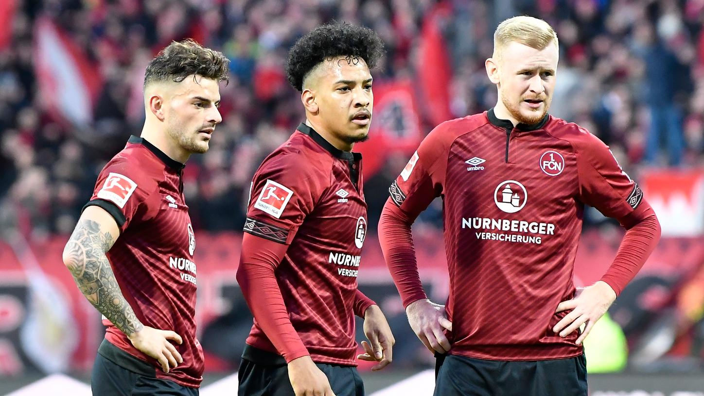 Fragezeichen: Tim Leibold wird gegen Augsburg beginnen. Ob Matheus Pereira oder Sebastian Kerk auf Linksaußen beginnt, bleibt derweil abzuwarten. Fragezeichen: Tim Leibold wird gegen Augsburg beginnen. Ob Matheus Pereira oder Sebastian Kerk auf Linksaußen beginnt, bleibt derweil abzuwarten.