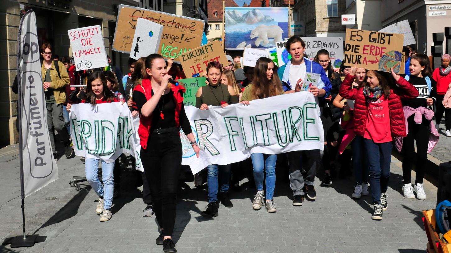 Junger Protest gegen ein globales Problem: Die Forchheimer "Fridays for Future"-Demo zog rund 450 Teilnehmer an.