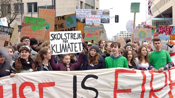 Klimaprotest: Tausende demonstrieren mit Greta Thunberg in Berlin