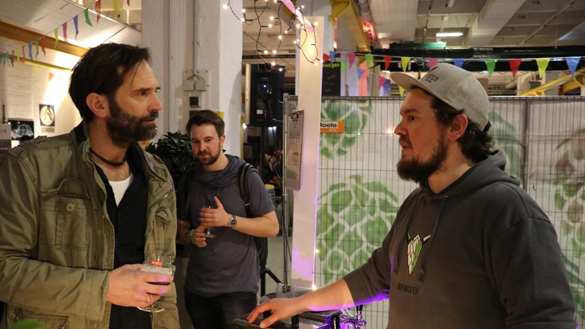 Etwa ein Drittel der Brauereien auf dem Festival stammen aus Nürnberg. "Wir kennen uns alle und sind gut vernetzt", sagt Orca-Brau-Gründer Felix vom Endt (rechts).