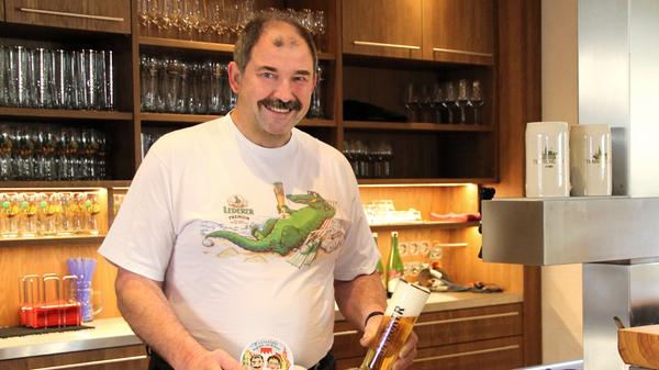 Auf Tradition setzt auch das Gasthaus "Zum Schloss" in Tennenlohe. Dazu gehört freilich fränkische Küche und - was sonst? - gutes Bier.