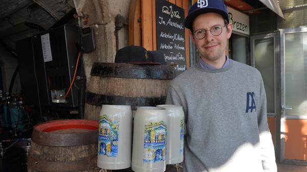 Die Biergarten-Saison 2019 ist eröffnet: Vincenz Schiller hatte alle Hände voll zu tun.