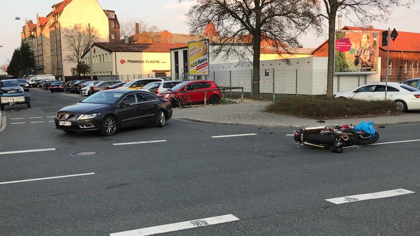 Schwerer Motorradunfall in Fürth: Biker lebensgefährlich verletzt