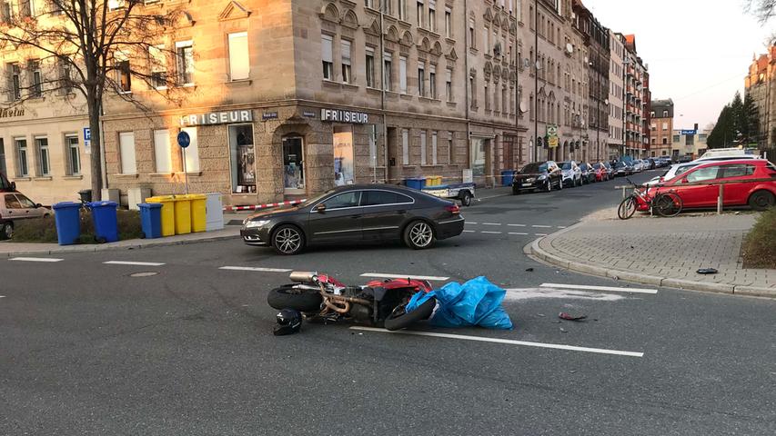 Schwerer Motorradunfall in Fürth: Biker lebensgefährlich verletzt