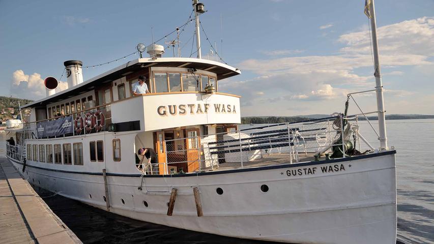 ...und natürlich der Schifferei. Die Gustaf Wasa, benannt nach dem berühmten Schwedenkönig des 16. Jahrhunderts, tuckert mehrmals am Tag über das Wasser.