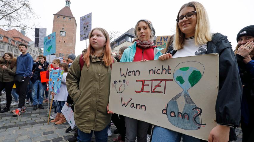 "Fridays for future": Nürnberger machen mit bunten Plakaten Stimmung