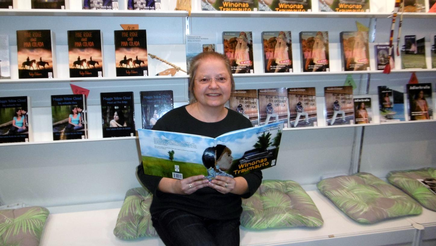 Alexandra Walczyk aus Markt Berolzheim stellte auf der Leipziger Buchmesse ihr Bilderbuch "Winonas Traumauto" vor.
