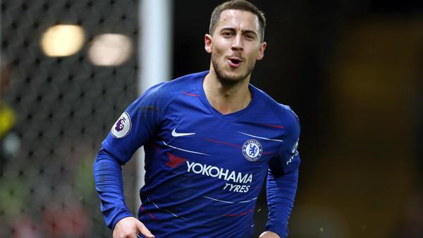 Lange Zeit galt Eden Hazard als einer der Top-Spieler in der britischen Premier League. Der Belgier verzauberte die Fans des FC Chelsea mit cleveren Pässen, zauberte aber gerne auch mal das Leder aus der Distanz in den gegnerischen Kasten. Ein kompletter Offensiv-Spieler eben, dessen Wechsel sich die vom russischen Milliardär Roman Abramowitsch finanzierten Londoner ordentlich bezahlen ließen. Die königliche Summe von 100 Millionen Euro plus Boni in unbekannter Höhe legte Real Madrid in mehreren Tranchen auf den Tisch.